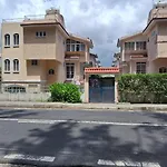4Beds- Beachfront Bungalow