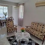 4Beds- Beachfront Bungalow