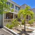 Duplex Skyline, 3 Bedroom En Suite, Beachfront