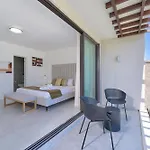 Duplex Skyline, 3 Bedroom En Suite, Beachfront