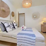 Villa Lagon Bleu, Waterfront, Private Pool, 4 Bedrooms En-Suite