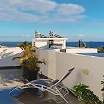 3Bed Villa With Private Pool And Rooftop With A Sea View In Flic-En-Flac, Mauritius