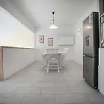 Sunny Two Bedroom Loft - Sea Views And Pool