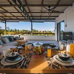 Cozy Penthouse - Near Restaurants And Beaches