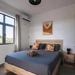Cozy Penthouse - Near Restaurants And Beaches