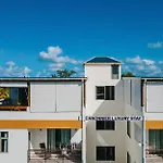 Cozy Penthouse - Near Restaurants And Beaches
