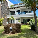 Lakaz Filao - Premium Apartment - Private Pool & Garden - Ac