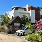 Penthouse De La Plage, Private Lift