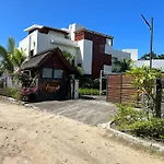 Penthouse De La Plage, Private Lift
