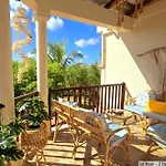 Lakaz Del Sol - Modern And Elegant Apartments With Luxurious Garden, Pool And Barbecue Area - Tourism Permit Certified