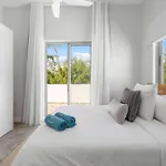 Aqua Serena - Luxury Beachfront Penthouse