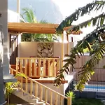 21Lg Le Benitiers View
