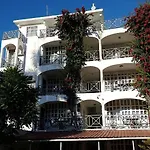 Easy World Beach Apartments