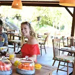 Kaz\'Alala Hosted B&B