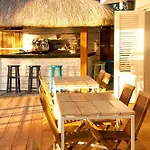 R Beach Club