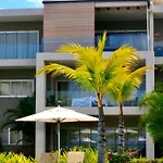 L\'Escale 3 Bedrooms Sea View And Beachfront Suite By Dream Escapes