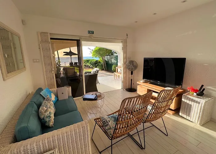 Caro\'S Beachfront