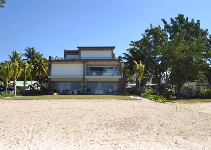 Summer Breeze - Beachfront - 3 Bedrooms Suite