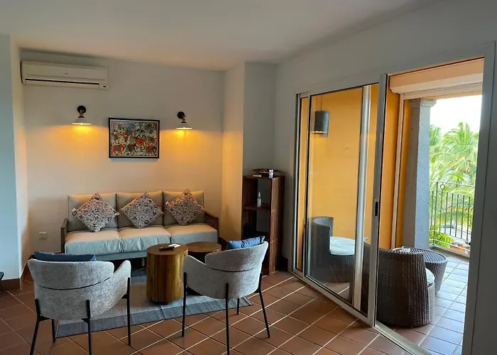 Picturesque Riverside 2-Bedroom Ensuite Villa In Port Chambly