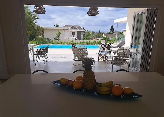 Elomy Villa