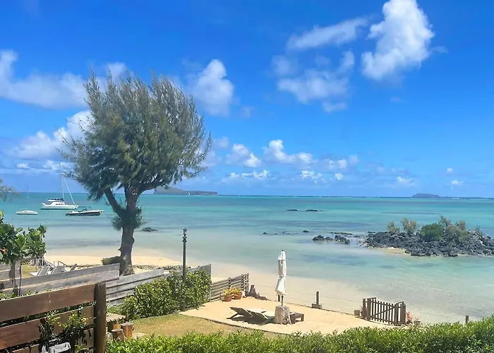 Meerana Cheerful Beachfront Cottage With Jacuzzi