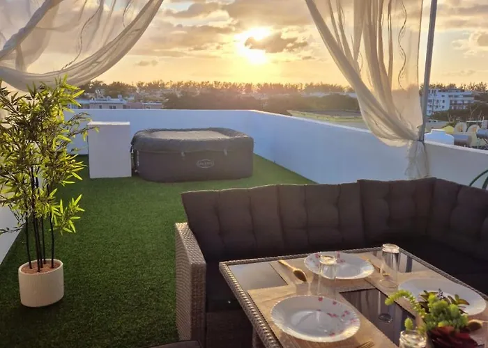 Skyview Apartment- Rooftop Penthouse With Sunset & Sea Views