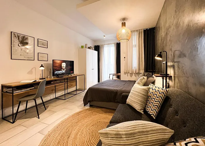 Avya\'S Studio 113 At Ebene Square, Ebene