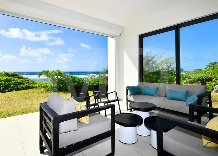White&Blue Beachfront Luxury Poste Lafayette