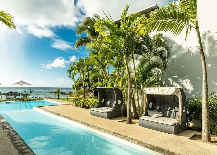 Beachfront & Pool Serviced Apartment With Stunning View - Closest To The Beach Than Most Hotel