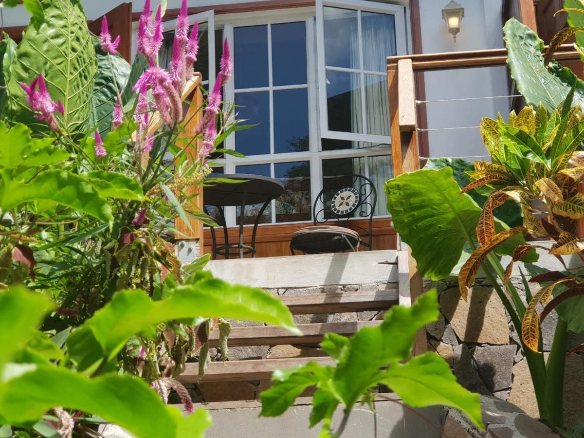 Les Antigones Port Mathurin