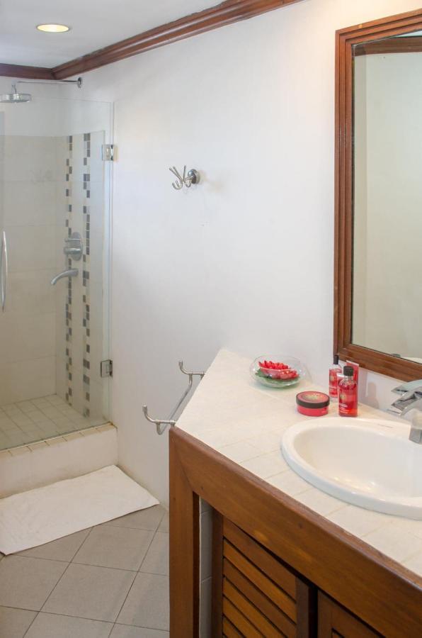 Exclusive Penthouse With Paradise Sea View Apartment