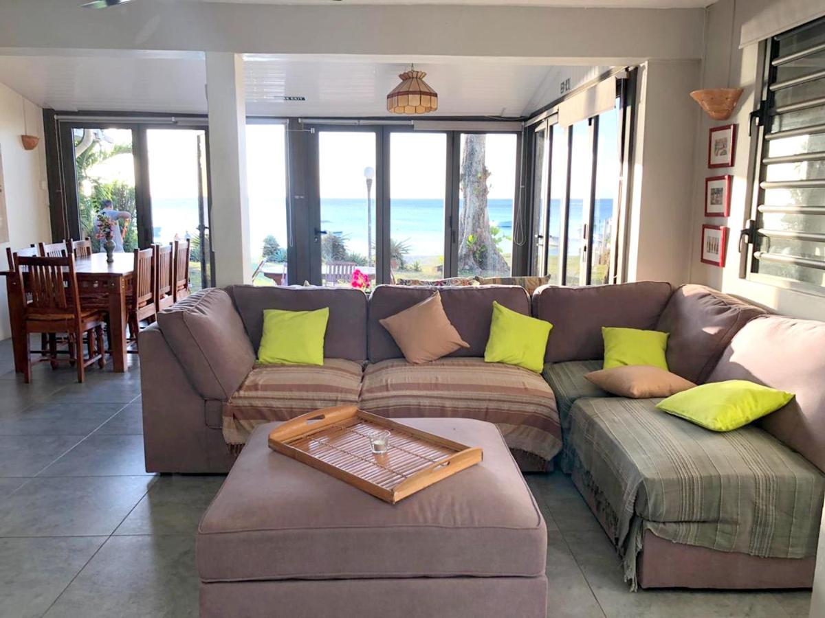 Beachfront Haven: Charming House In *