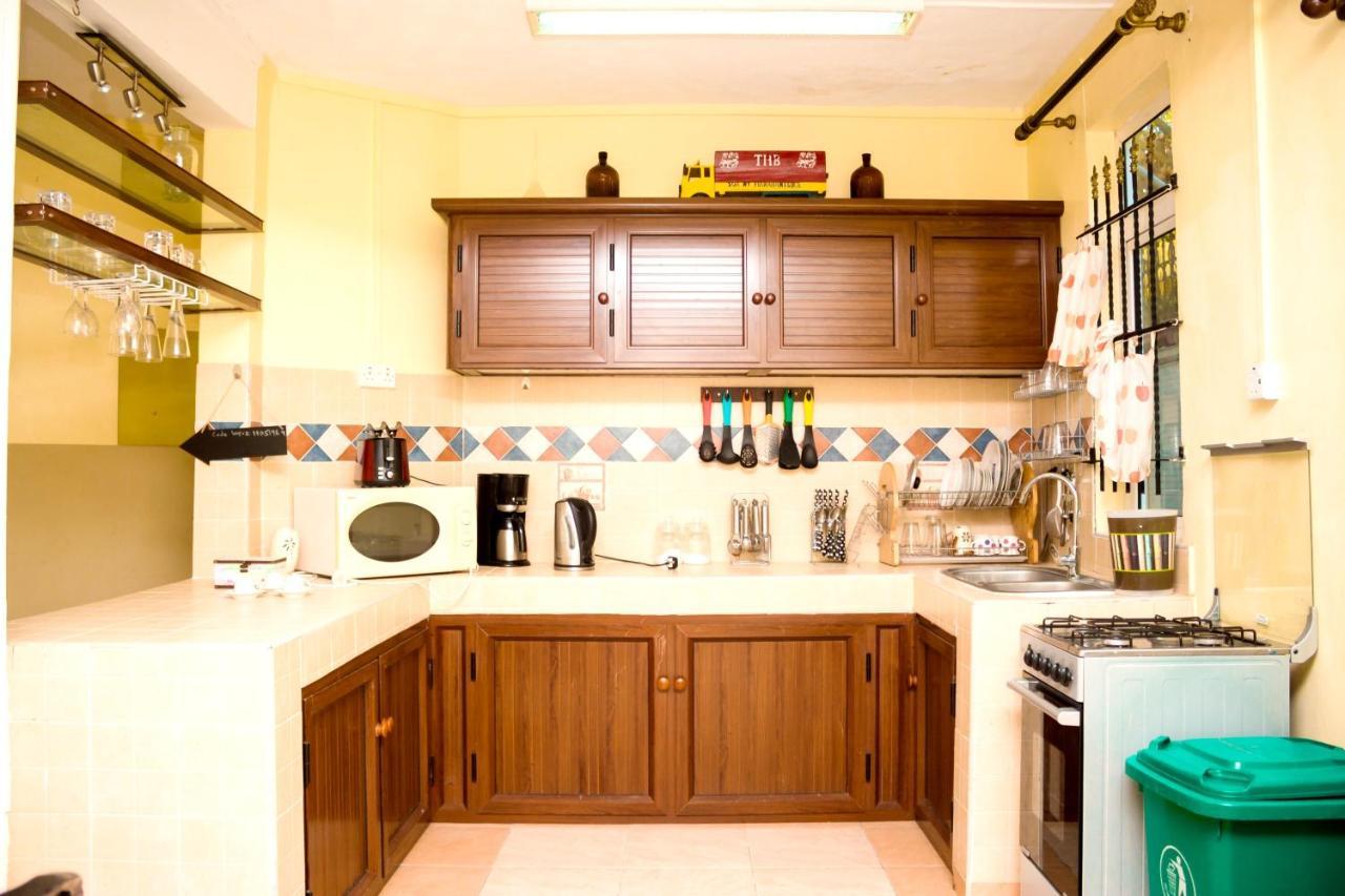 Pereybere Poolside Haven: Spacious Retreat Apartment