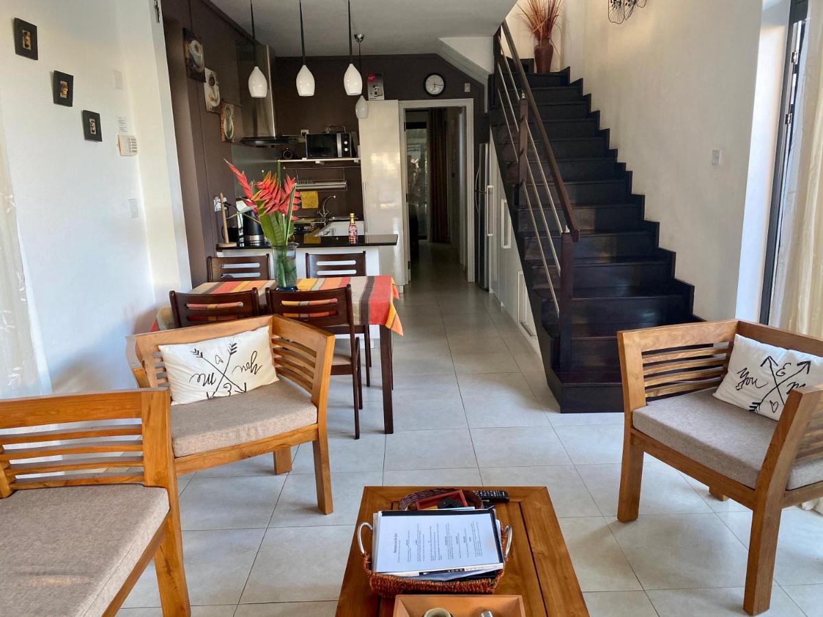 Ebene - Ideal Location In Rose Hill Pousada