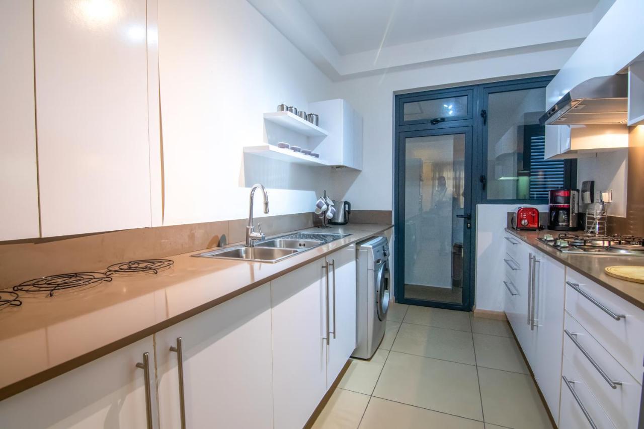 Azuri Ocean Village - Elegant 3-bedroom With Private Garden, & Pool Access In Roches Noires