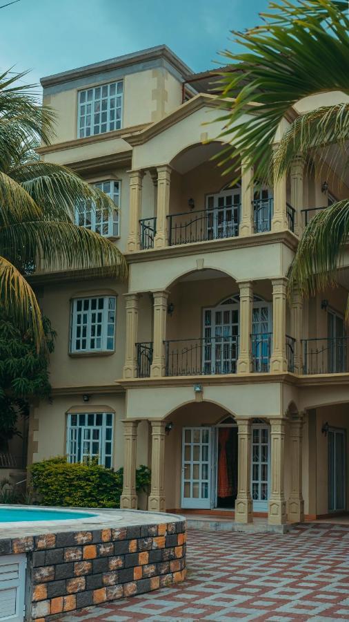 Rs Private With Pool,yard,wifi And 100mts To The Flic en Flac