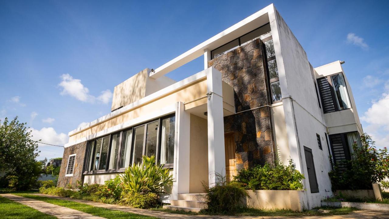 Angelou - Sunlit Getaway With Pool And Wifi Belle Mare