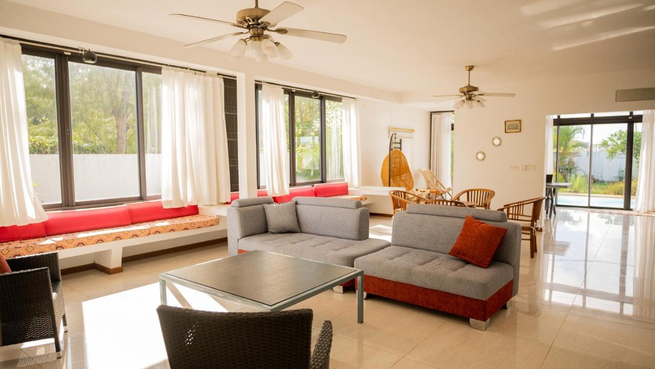 Angelou - Sunlit Getaway With Pool And Wifi Pousada