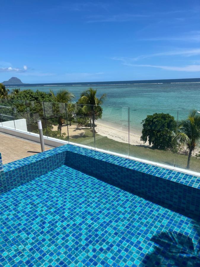 Cap Ouest Beachfront Luxury Penthouse & Apartment Flic en Flac