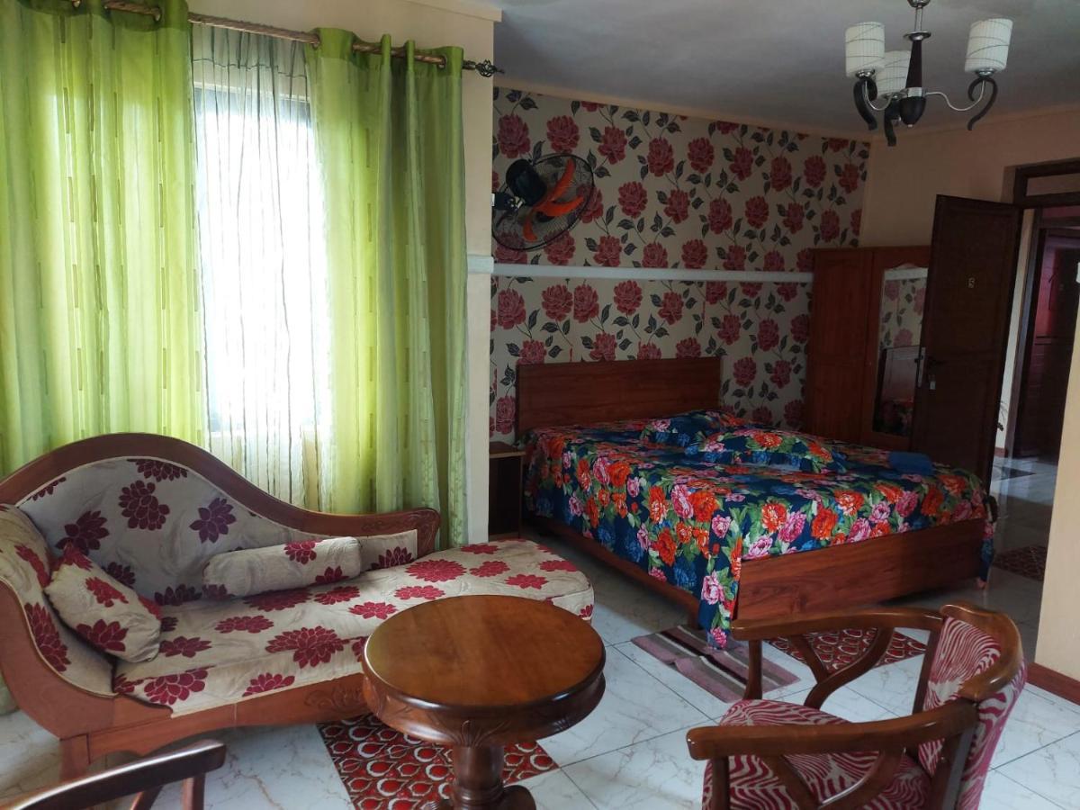 Acomodação com café da manhã  Skylineinn Surinam