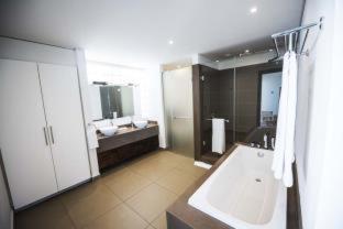Azuri Residences & By Life In Blue Apartment