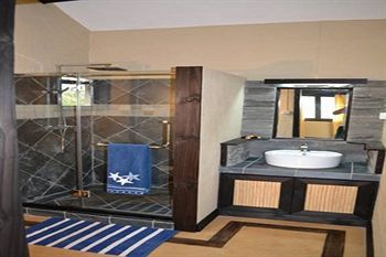 7 Cascades Restaurant Bar & Lodges Hotel