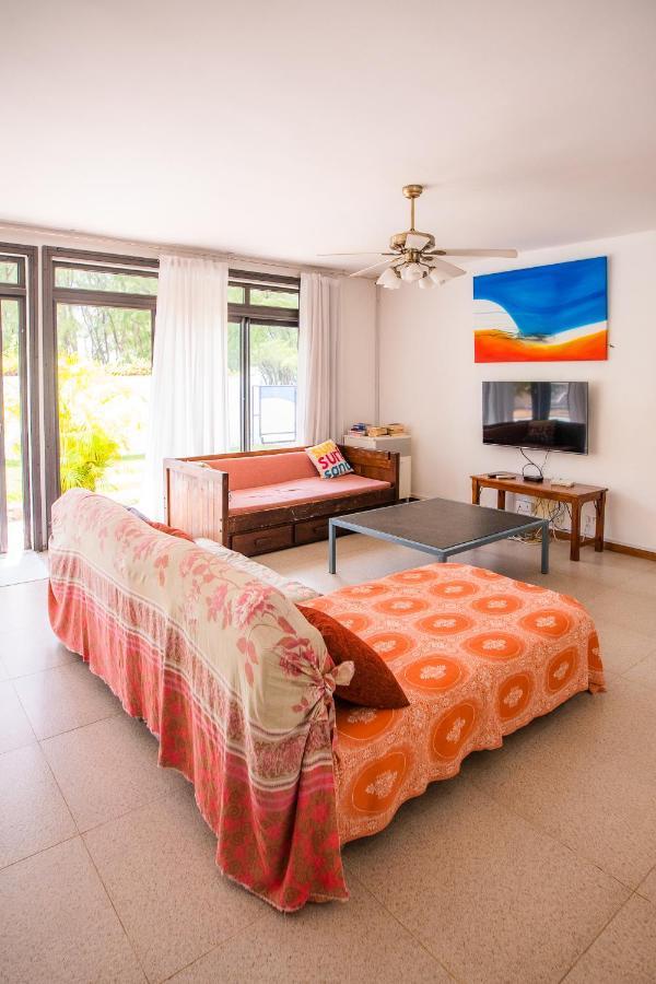 Simone: Sunlit Getaway W/ Pool + Wifi *