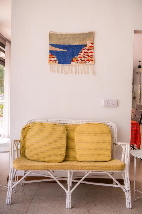 Simone: Sunlit Getaway W/ Pool + Wifi * Belle Mare