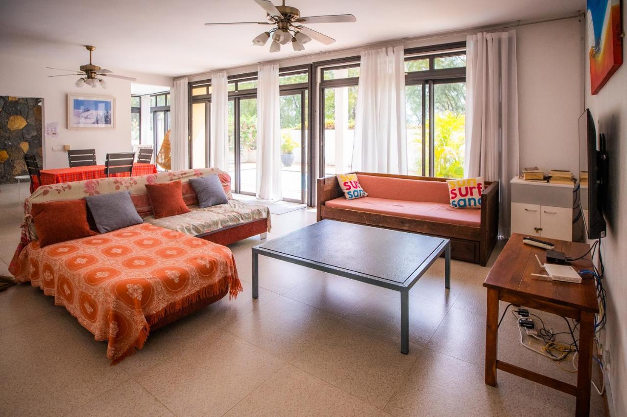 Simone: Sunlit Getaway W/ Pool + Wifi * Belle Mare