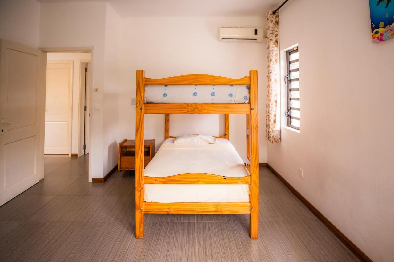 Simone: Sunlit Getaway W/ Pool + Wifi Villa Belle Mare