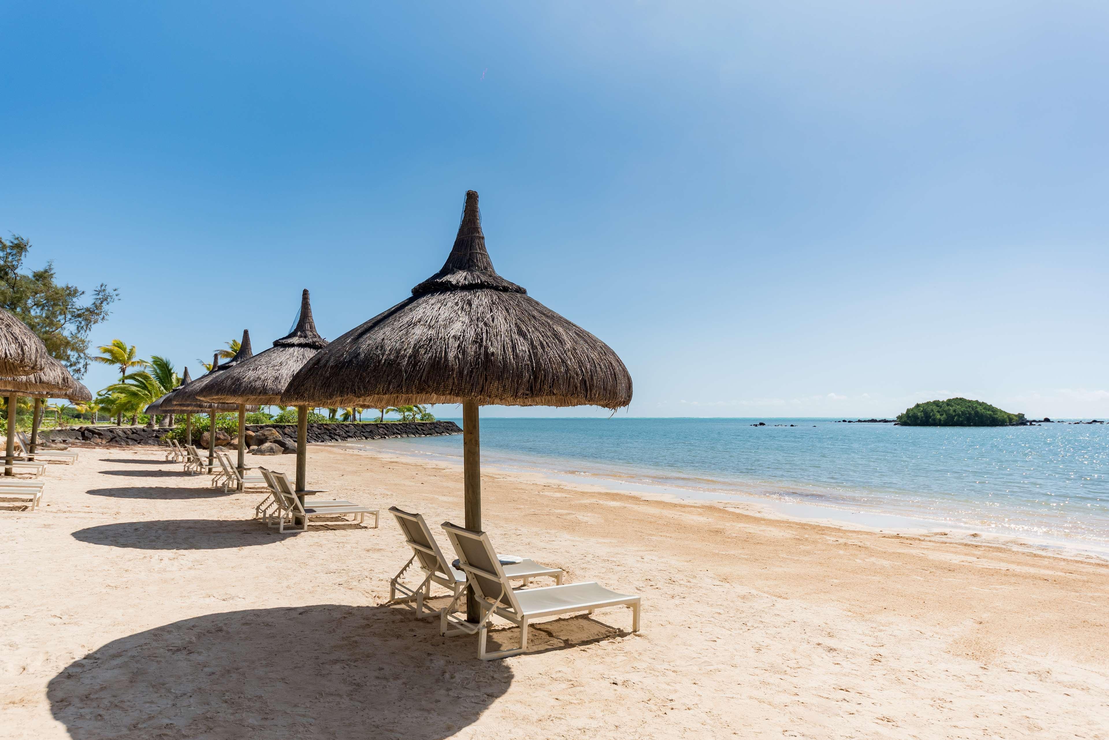 Radisson Blu Azuri & 4* Roches Noires