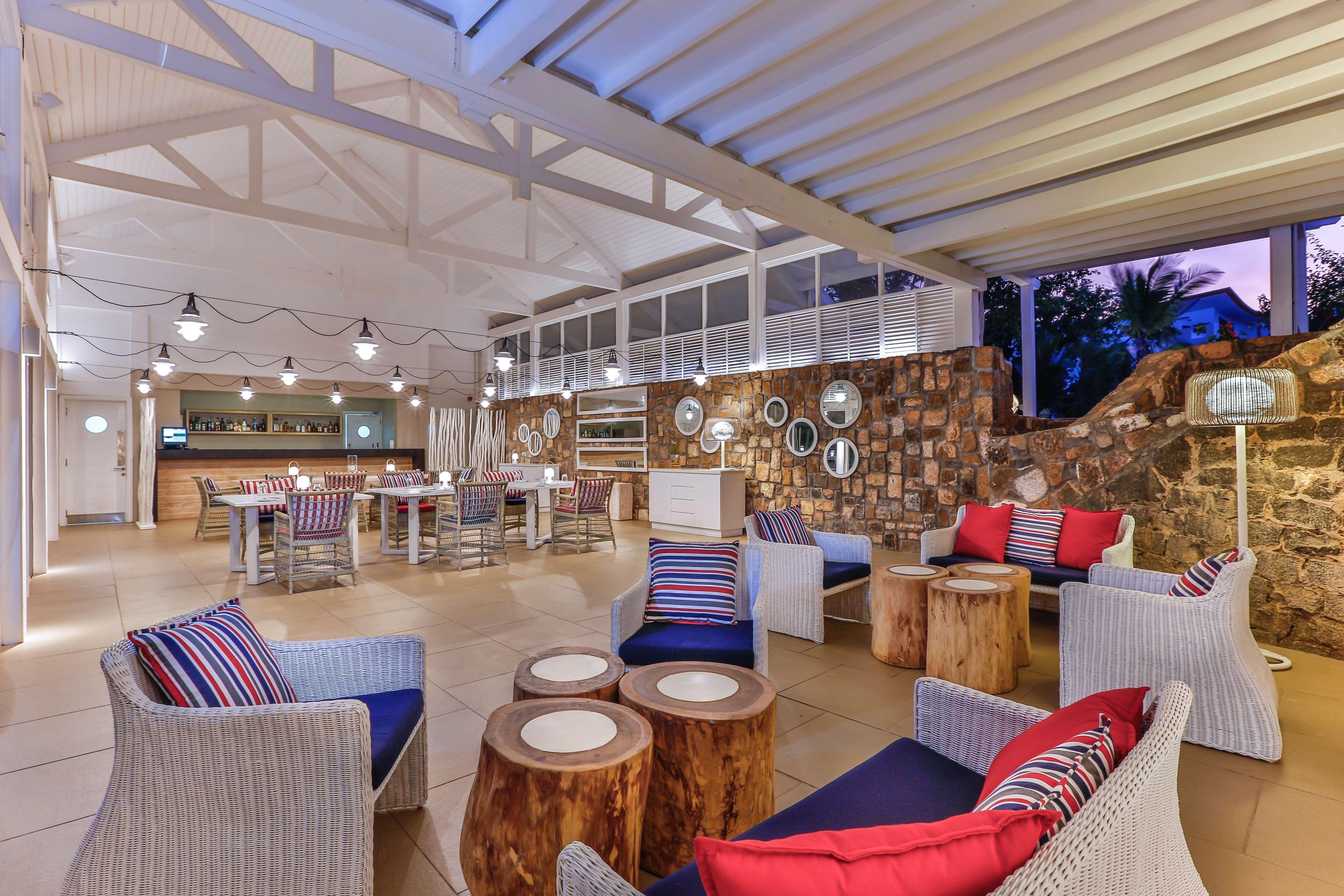 Radisson Blu Azuri & 4*