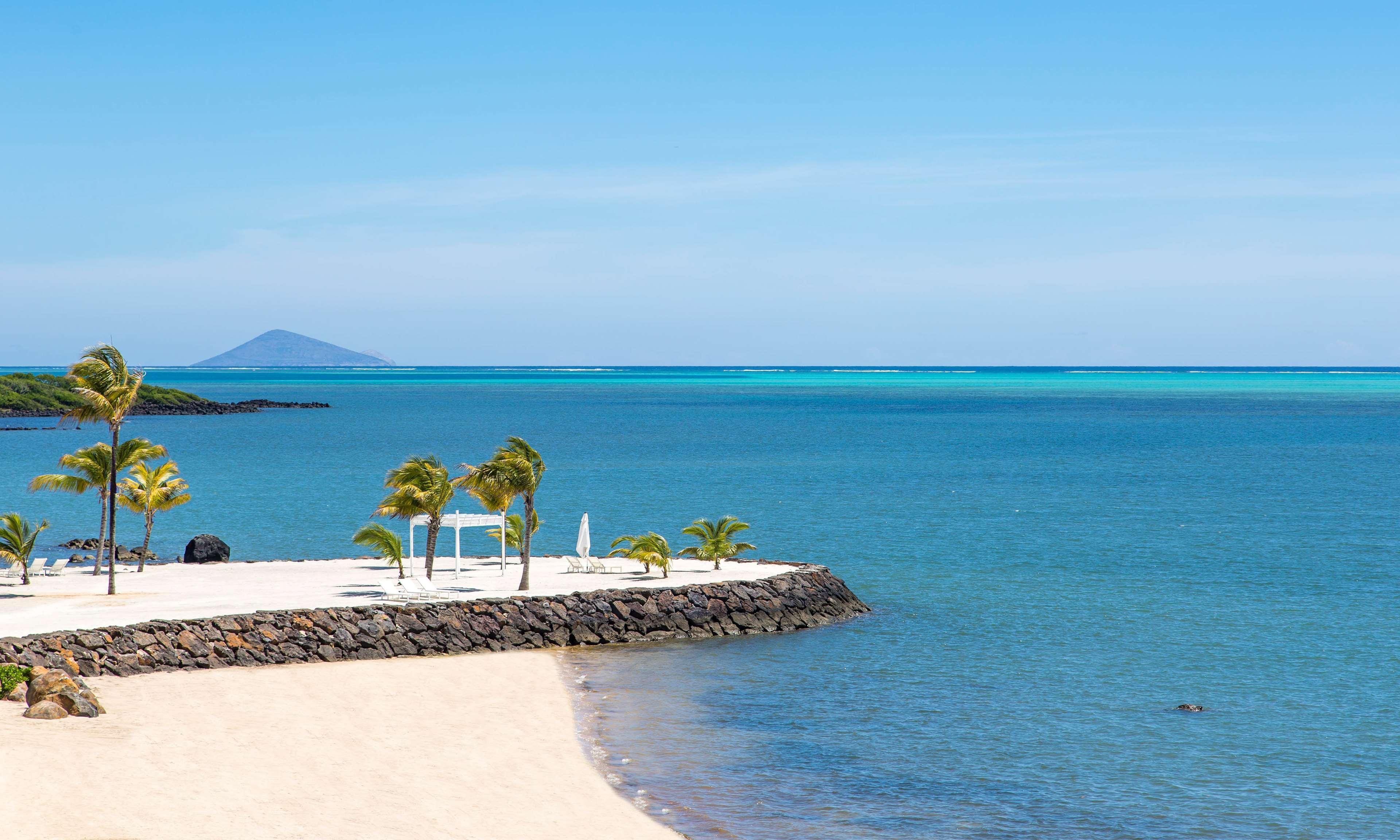 Radisson Blu Azuri & 4*