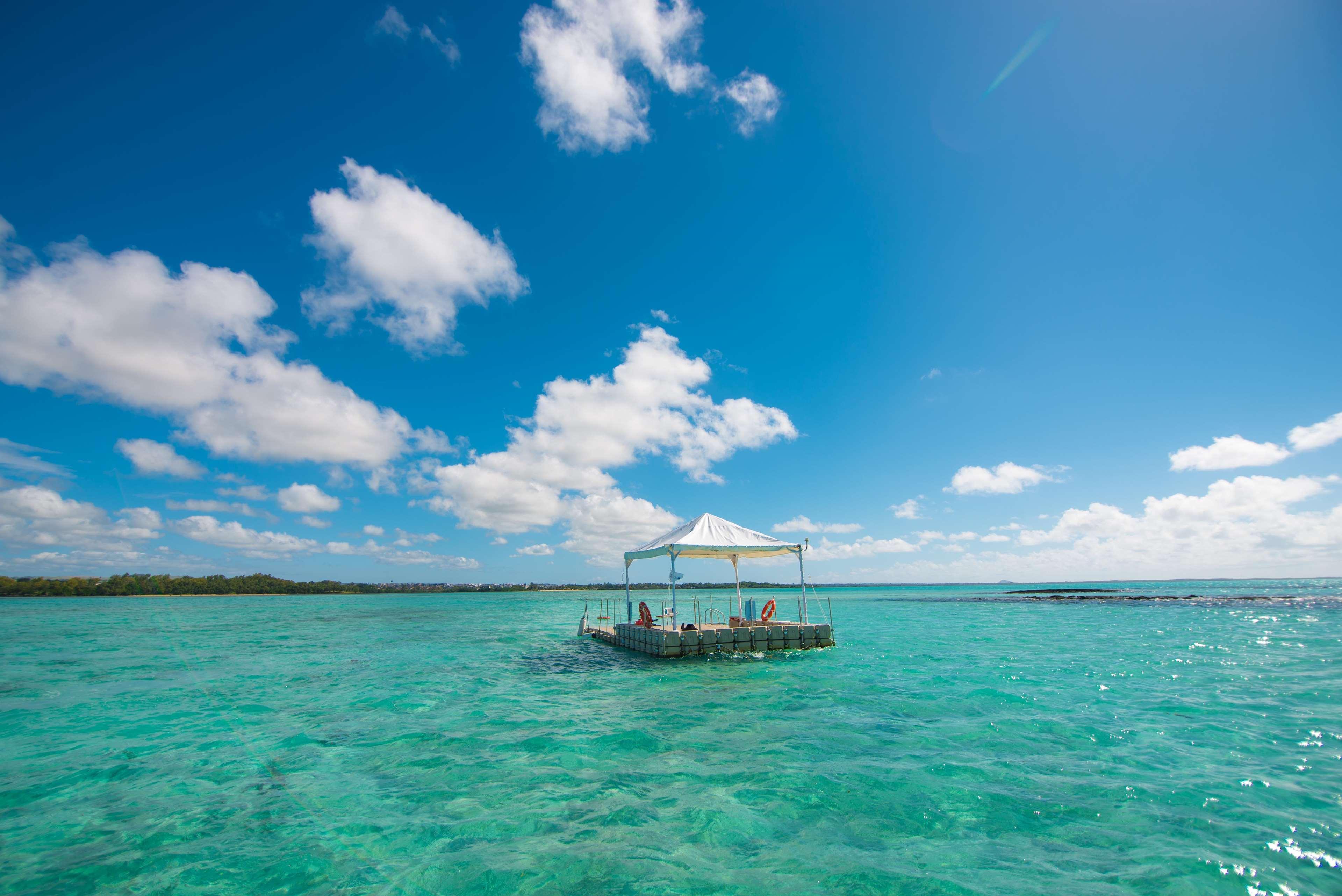 Radisson Blu Azuri & Resort Roches Noires
